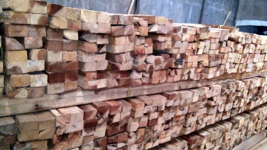 Kelebihan dan Kekurangan dari Penggunaan Kayu Bekisting